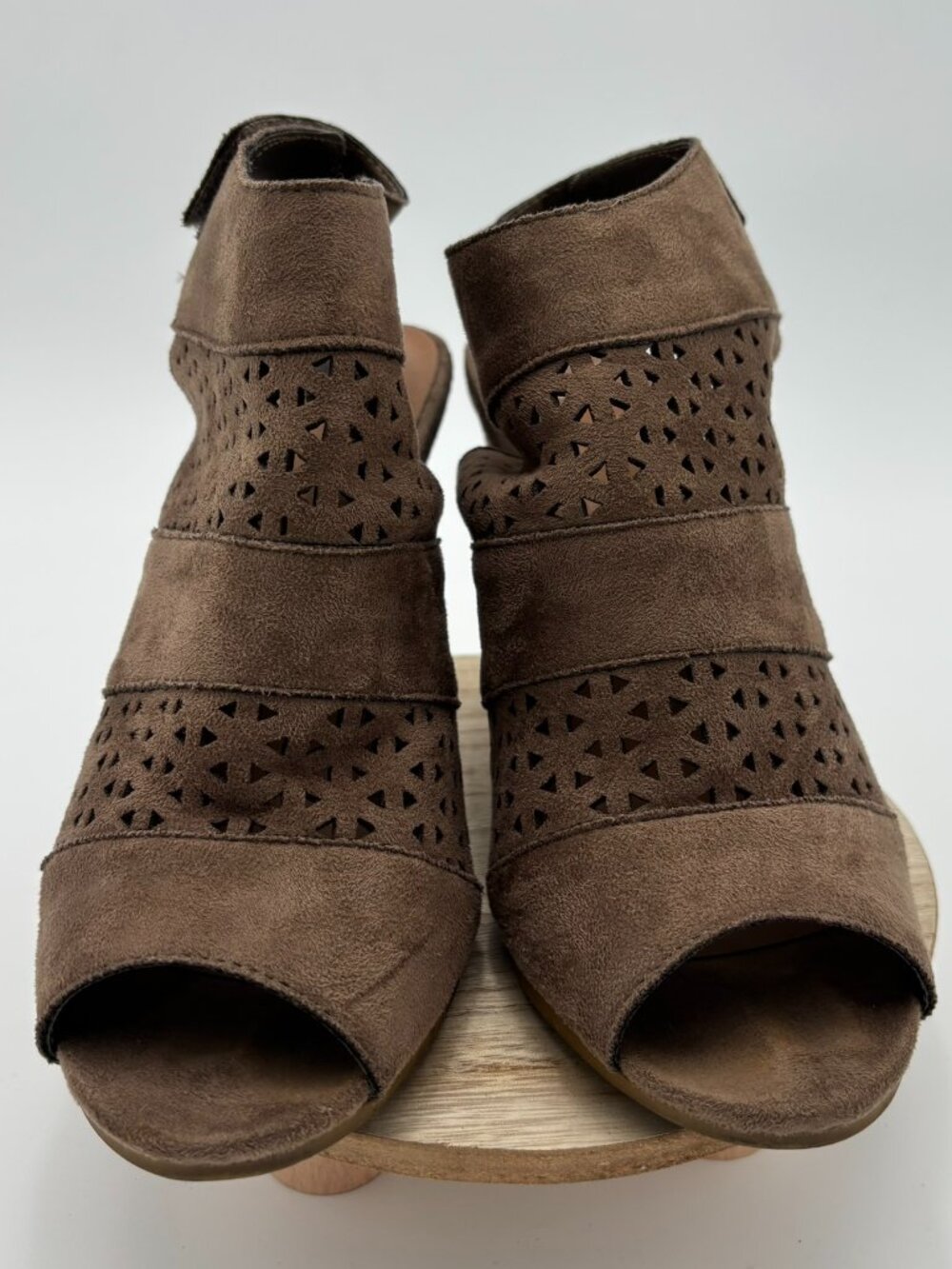 Chelsea Moreland Brown Faux Suede Cutout Peep Toe Booties Slingback Heels 9W